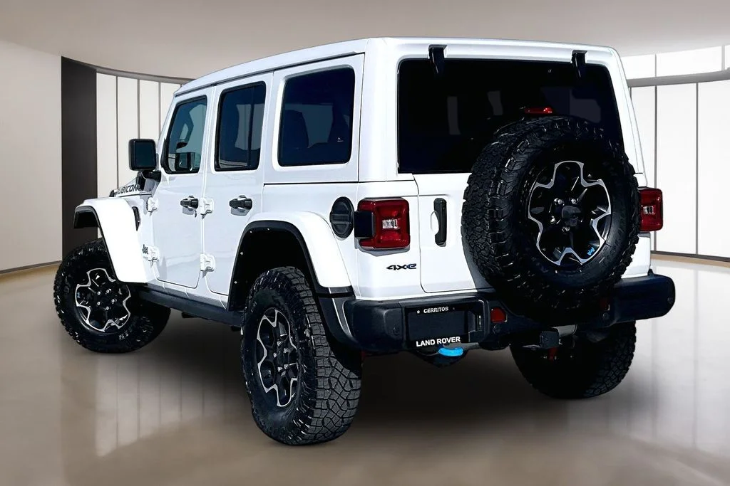 Used 2022 White Jeep Unlimited Rubicon 4xe image 4