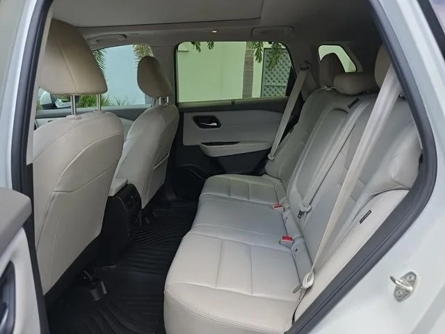 Used 2023 White Nissan SL image 11
