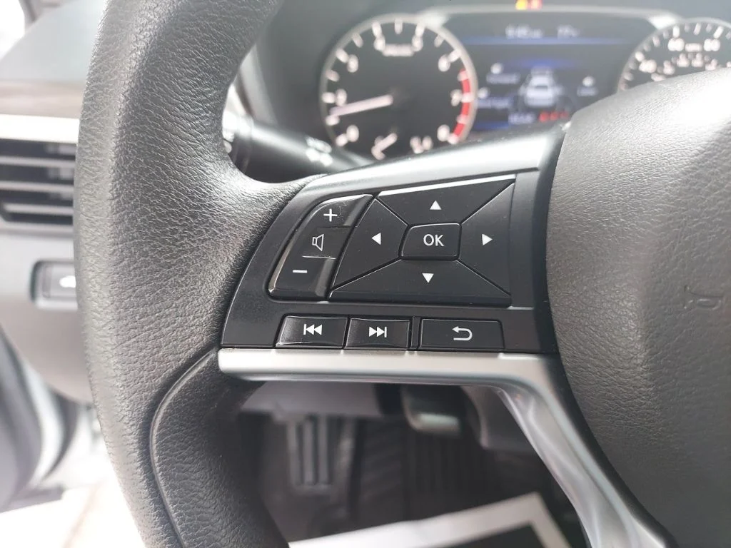 Used 2023 Silver Nissan 2.5 SV image 12