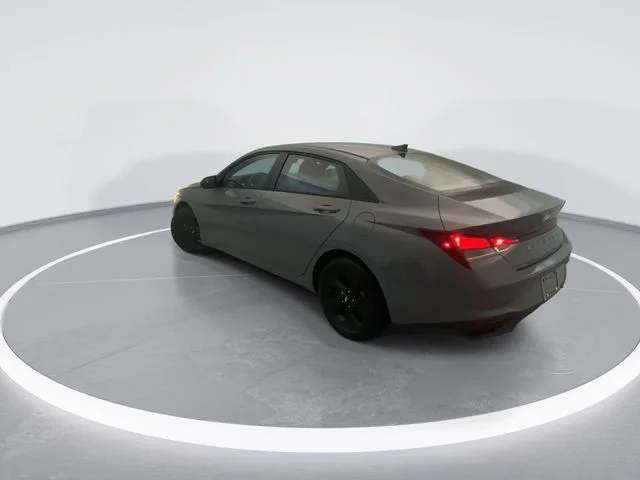 Used 2022 Gray Hyundai SEL image 4
