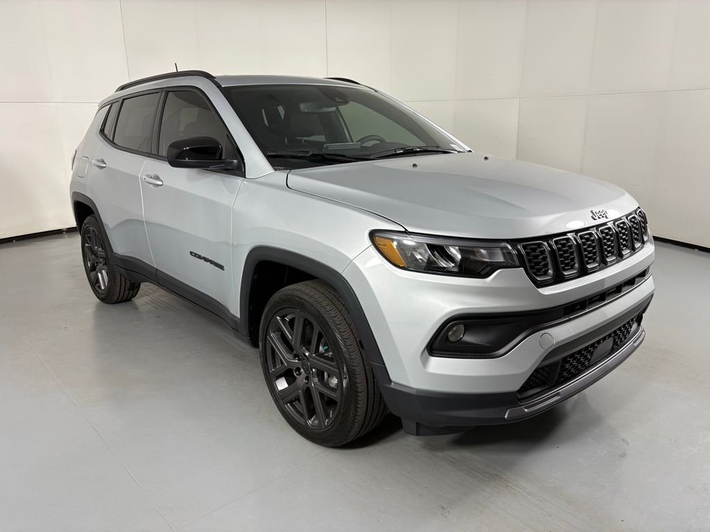New 2026 Silver Zynith Metallic Clearcoat Jeep Latitude image 2
