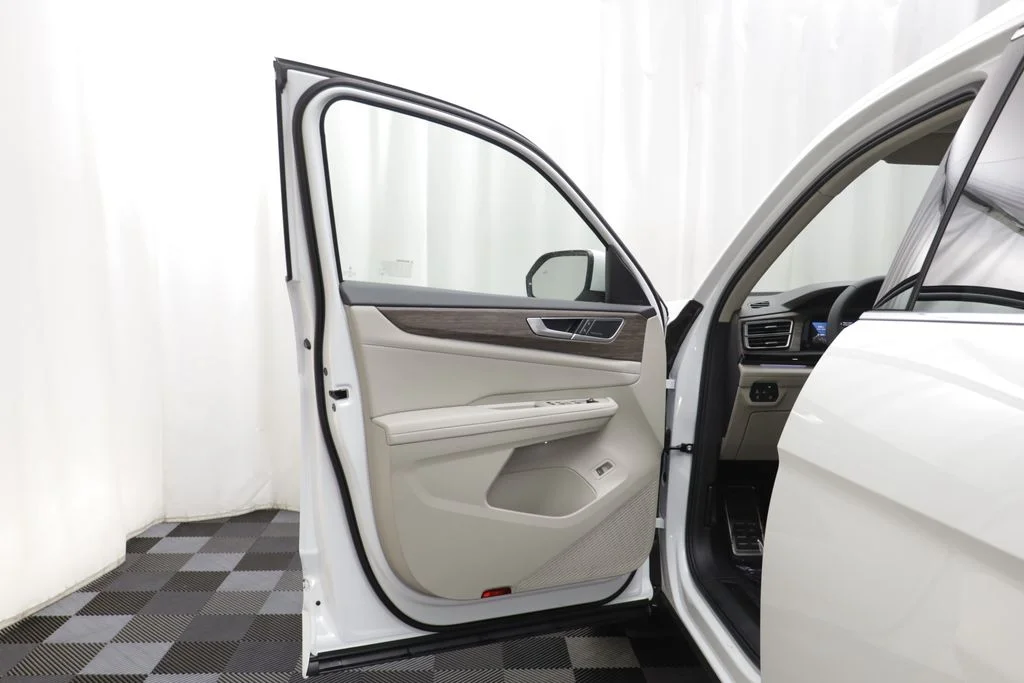 New 2026 Opal White Volkswagen 2.0T SEL Premium R-Line image 5