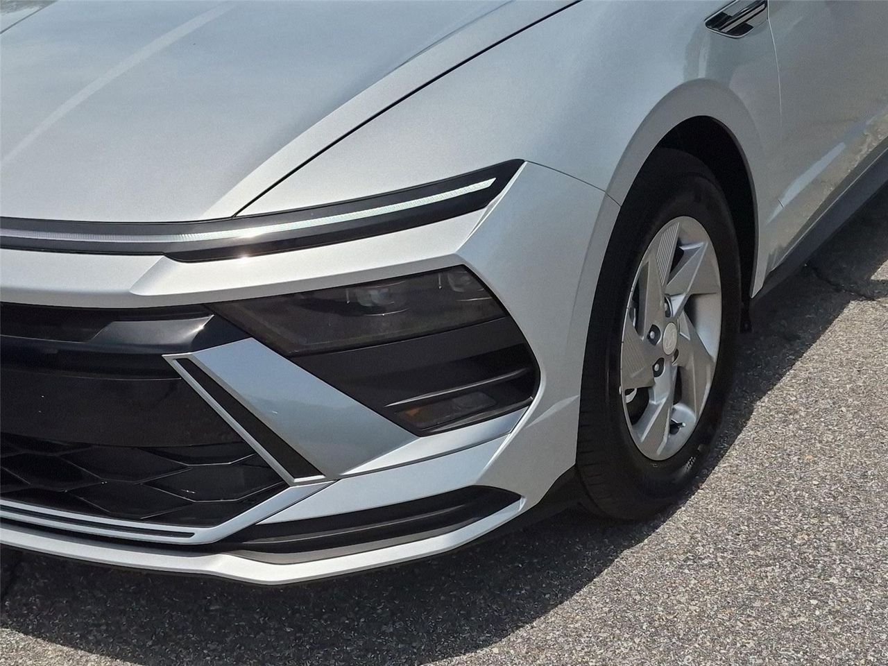New 2026 Aero Silver Hyundai SE image 9