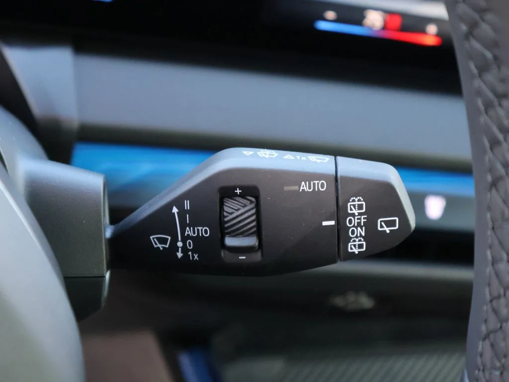 New 2026 Black Sapphire Metallic BMW 30 xDrive image 36