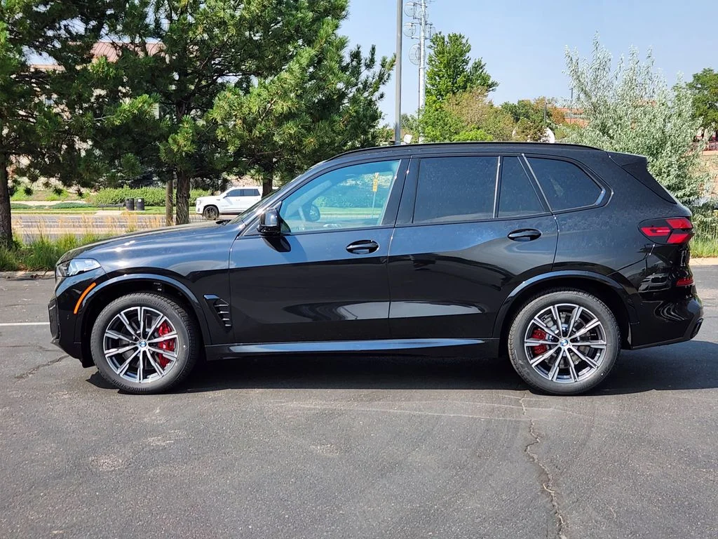 New 2026 Black Sapphire Metallic BMW M60i image 2