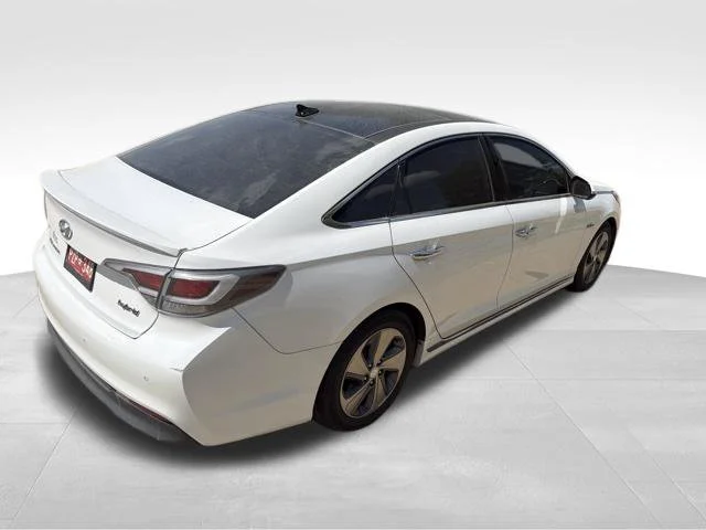 Used 2016 White Hyundai Limited image 3