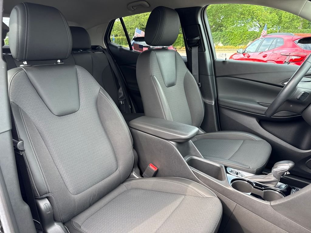 Used 2023 Black Buick Select image 24