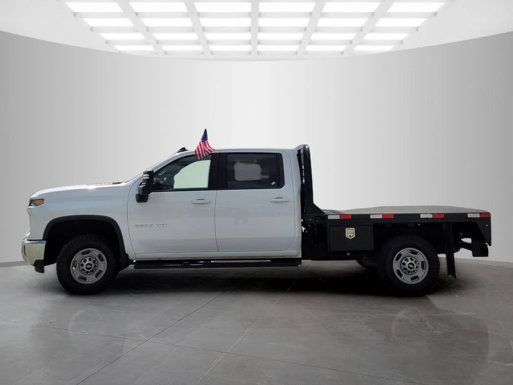 Used 2024 Summit White Chevrolet LT image 7