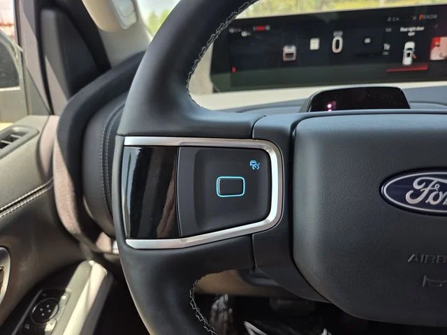 New 2026 Star White Metallic Tri-Coat Ford MAX Platinum® image 45