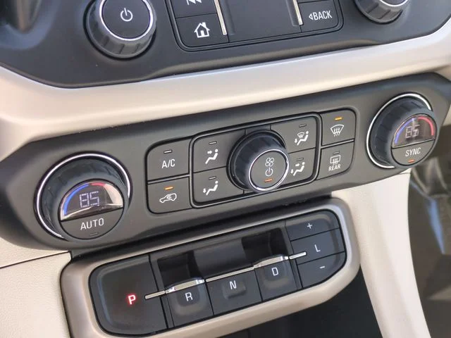Used 2023 White GMC Denali image 19