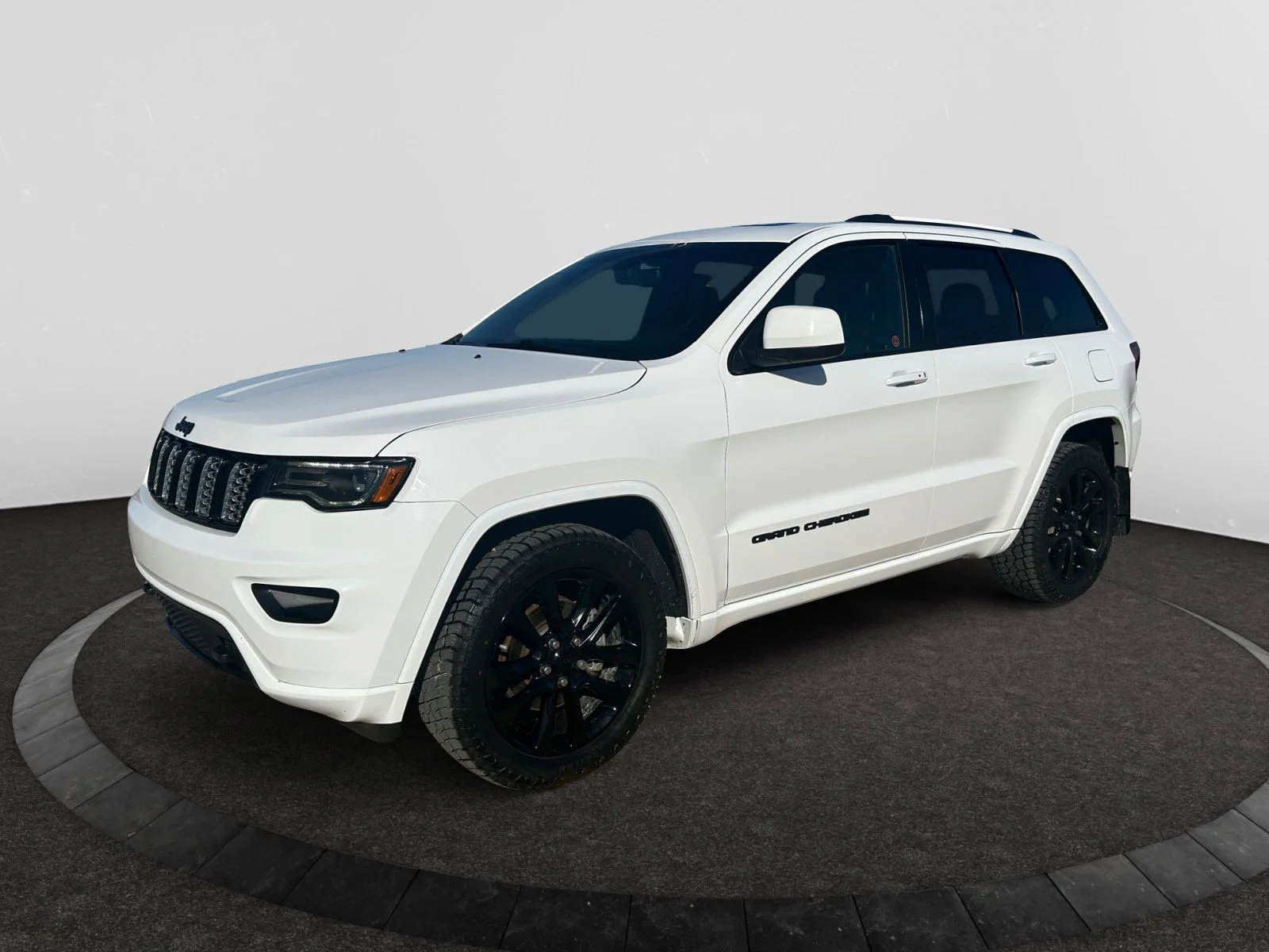Used 2020 Bright White Jeep ALTITUDE image 1