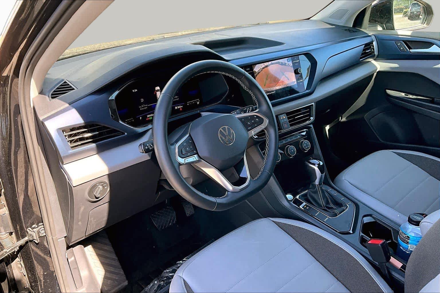 Used 2023 Deep Black Pearl Volkswagen SE image 17