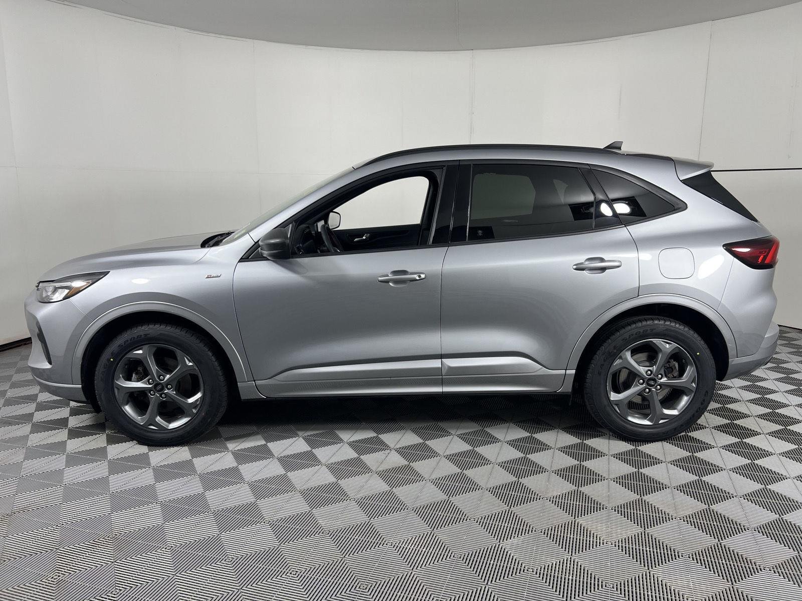Used 2023 Iconic Silver Ford ST-Line image 9