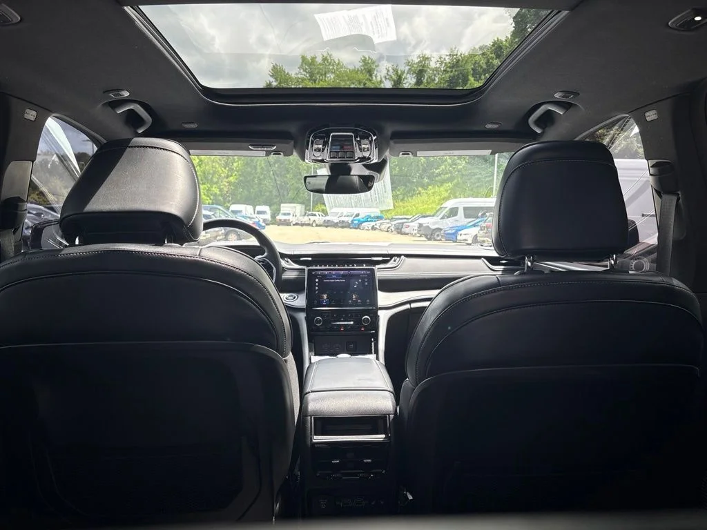 Used 2022 White Jeep Overland image 14