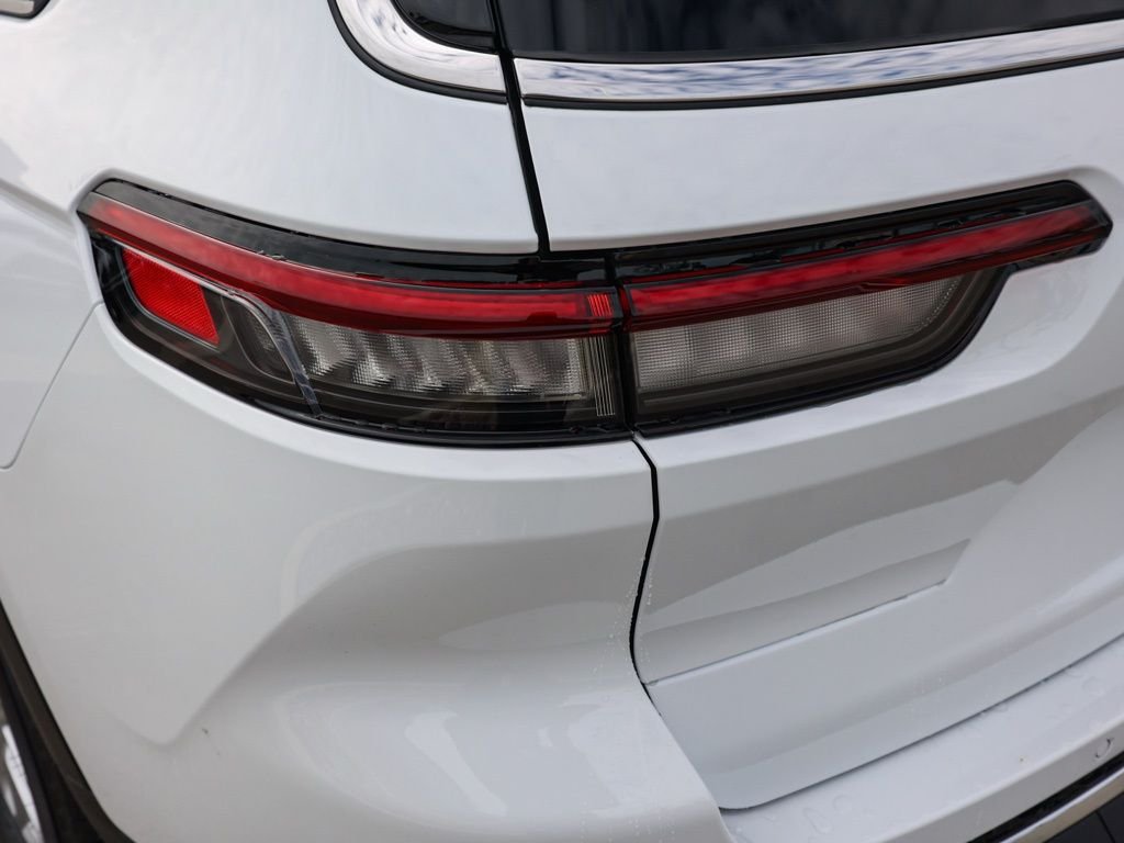 New 2026 Bright White Clear-Coat Exterior Paint Jeep Laredo image 6