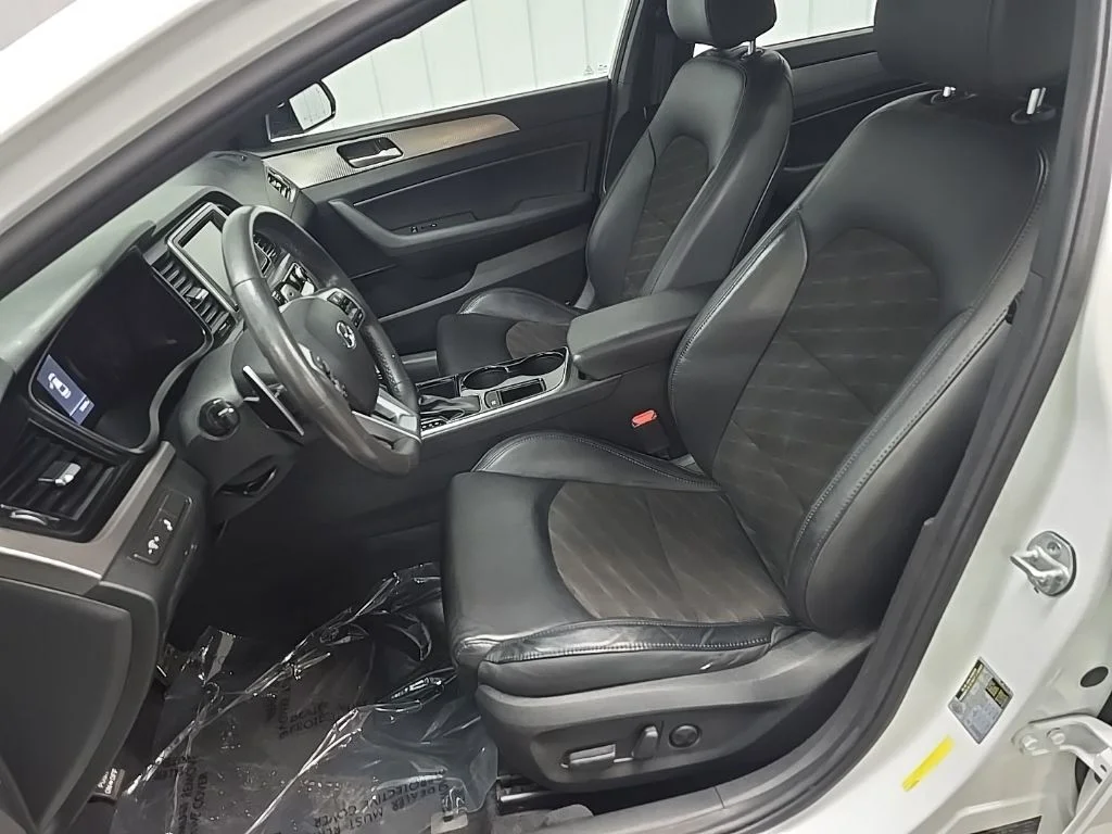 Used 2018 White Hyundai Sport+ image 32