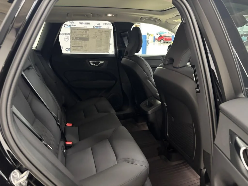2026 Volvo XC60 Plus - Photo 14