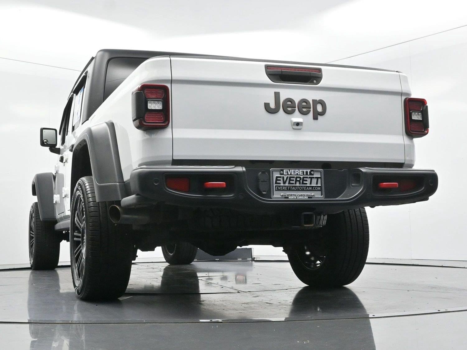 Used 2021 Bright White Clearcoat Jeep Rubicon image 46
