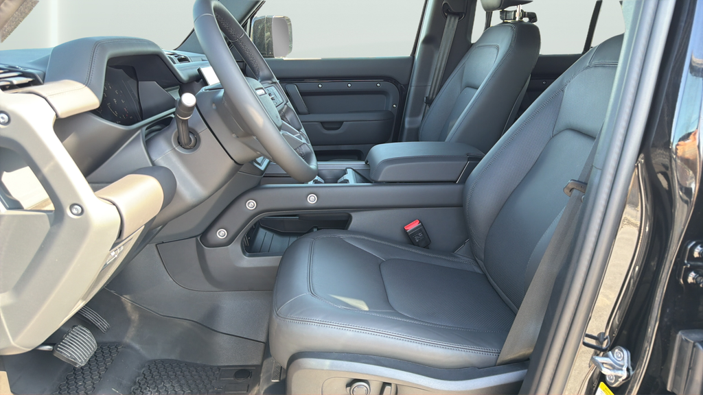 New 2026 Santorini Black Land Rover X-Dynamic SE image 17