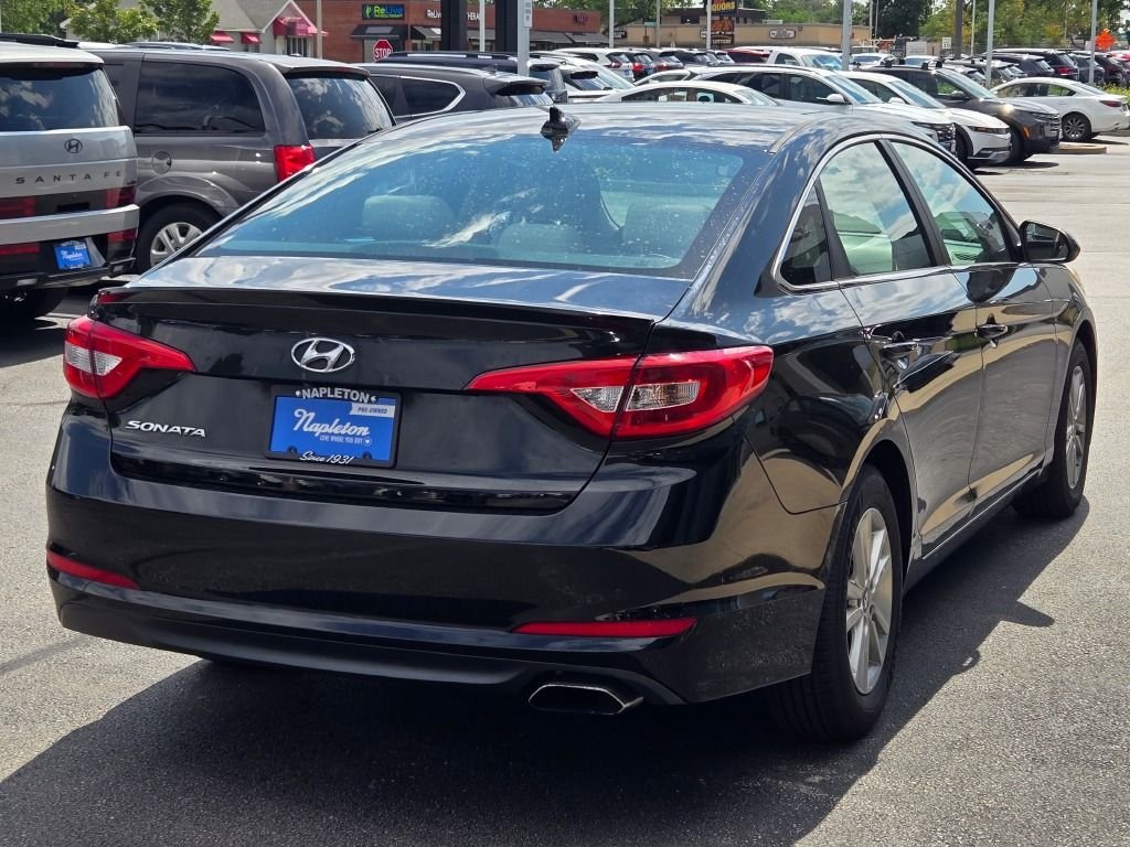 Used 2017 Phantom Black Hyundai SE image 10