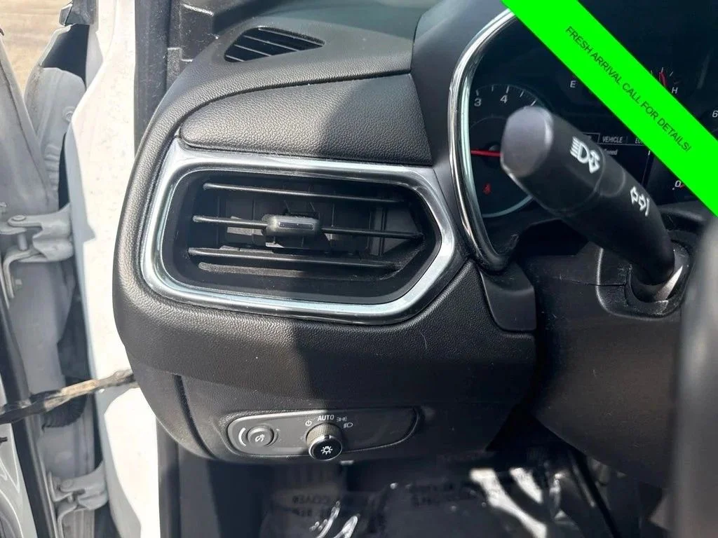 Used 2018 Summit White Chevrolet LT image 24
