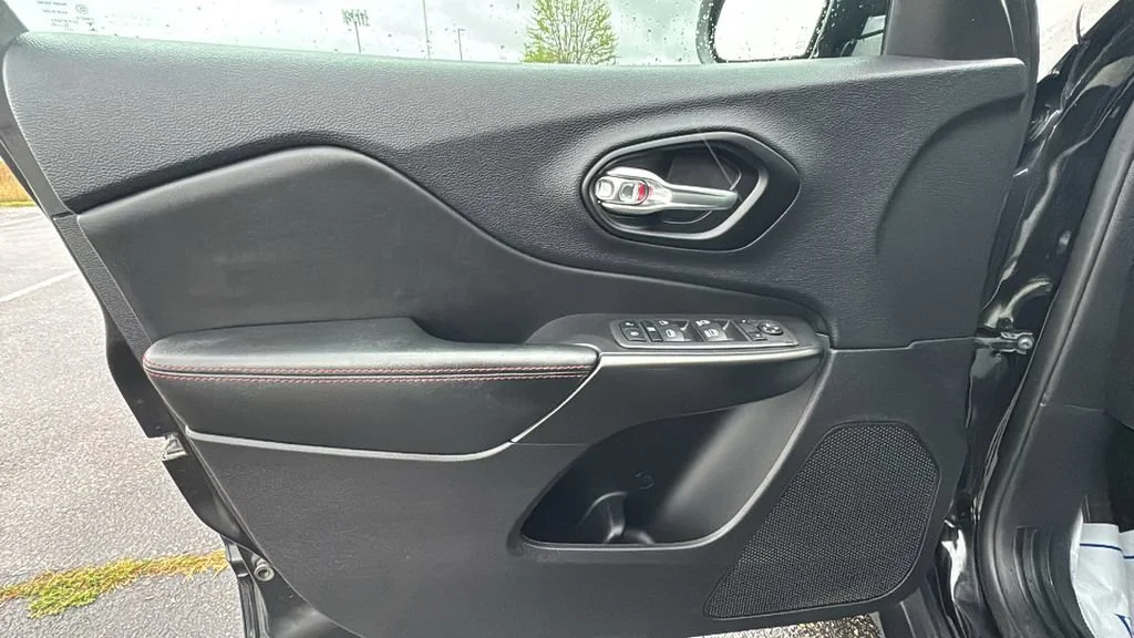 Used 2022 Black Jeep Trailhawk 4x4 image 20
