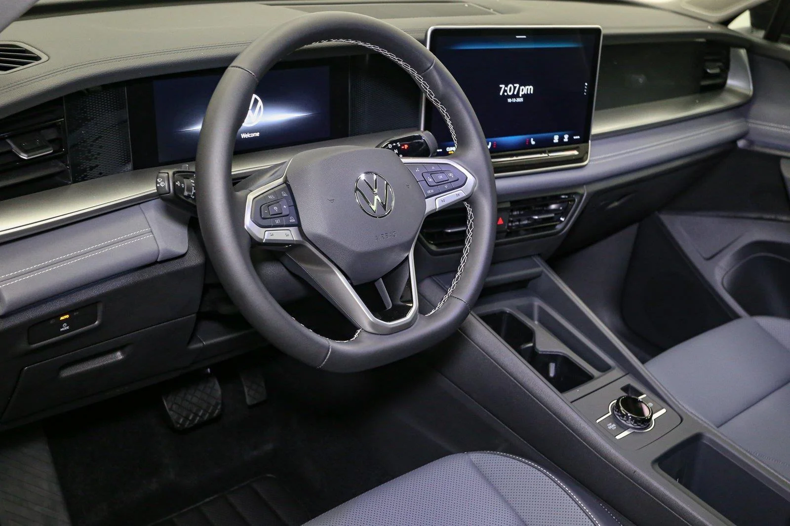 New 2026 Deep Black Pearl Volkswagen SE image 19