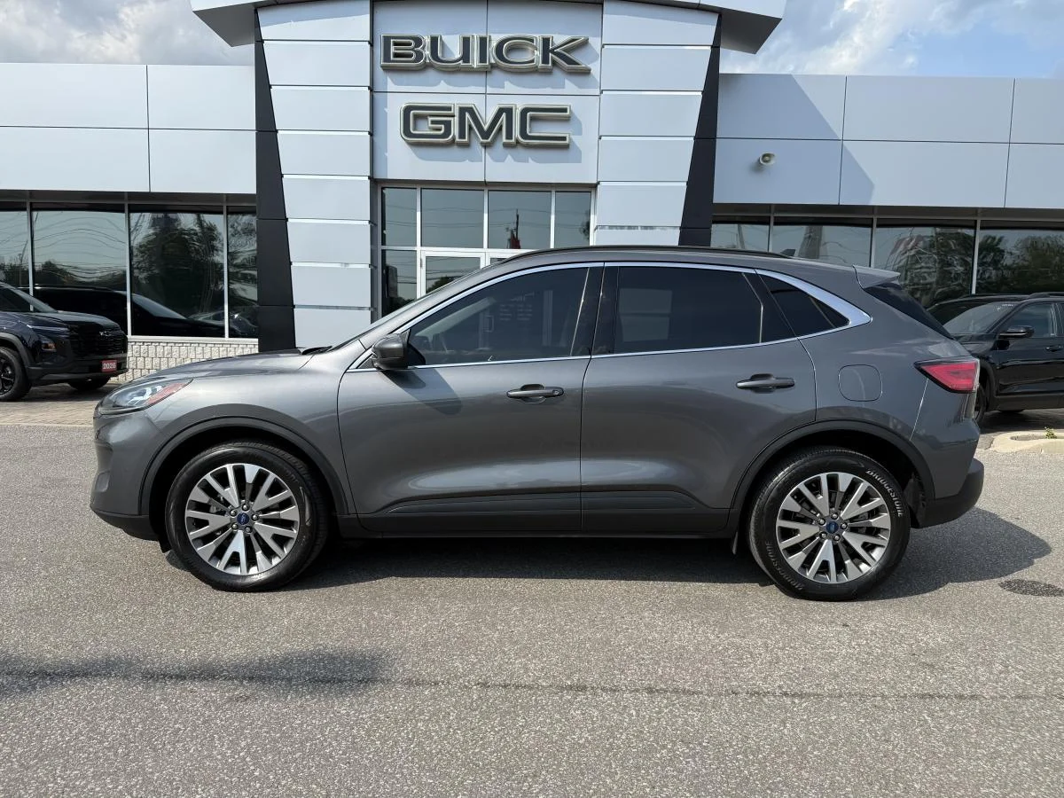 Used 2022 Grey Ford Titanium Awd image 2
