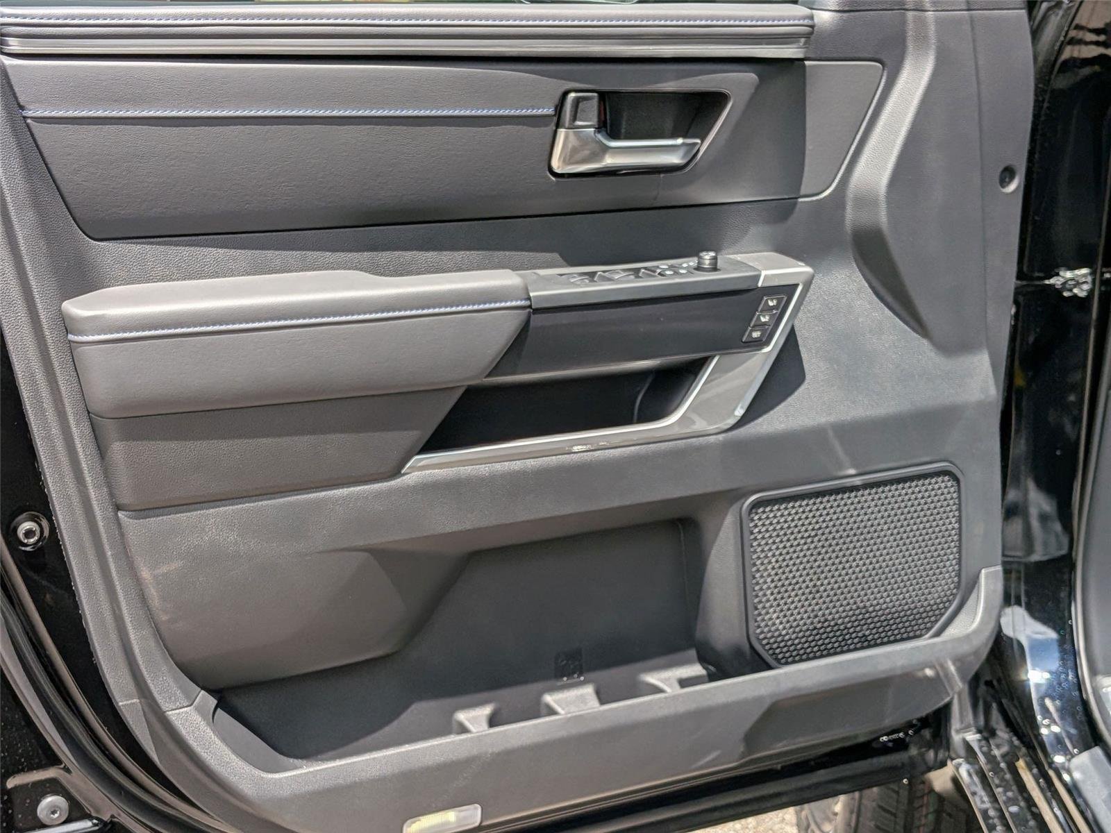 2025 Toyota Tundra Platinum - Photo 10