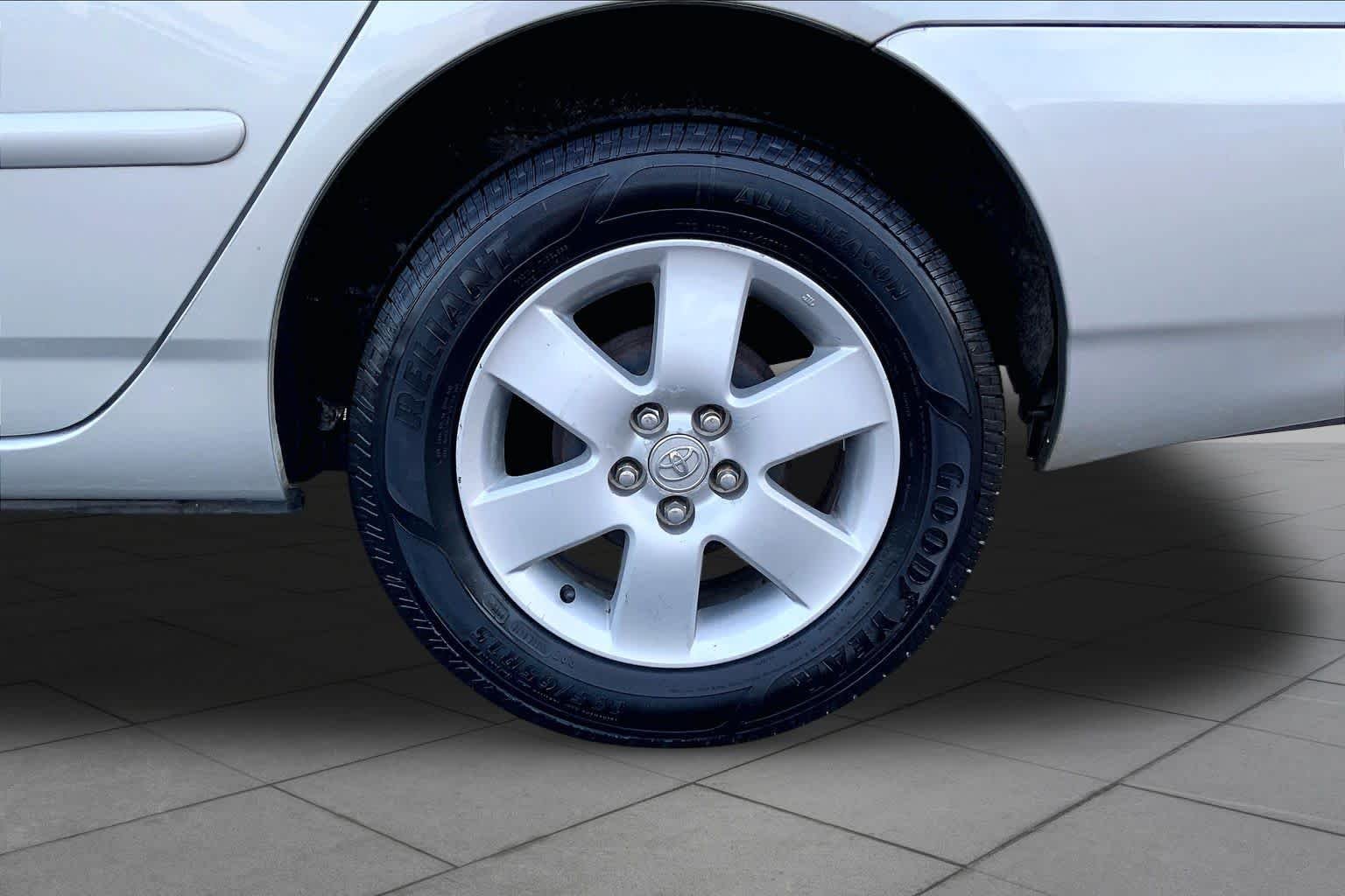Used 2003 Lunar Mist Metallic Toyota LE image 9