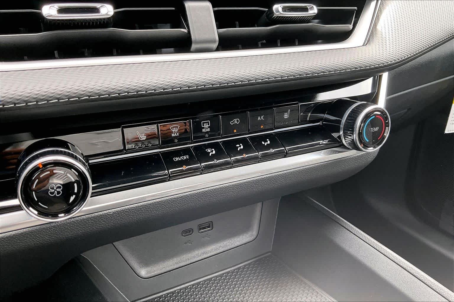 2027 Chevrolet Equinox LT - Photo 19