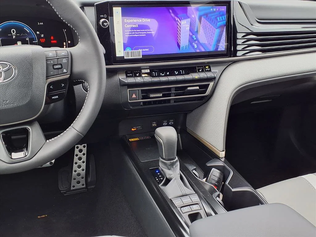 2026 Toyota Camry SE - Photo 5