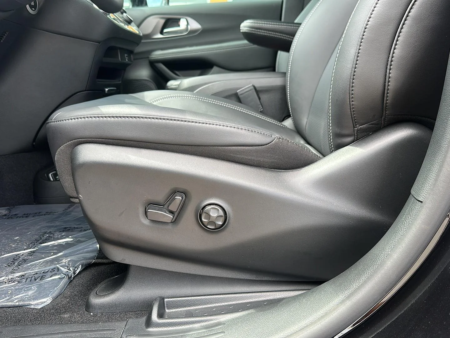 2026 Chrysler Pacifica Select - Photo 12