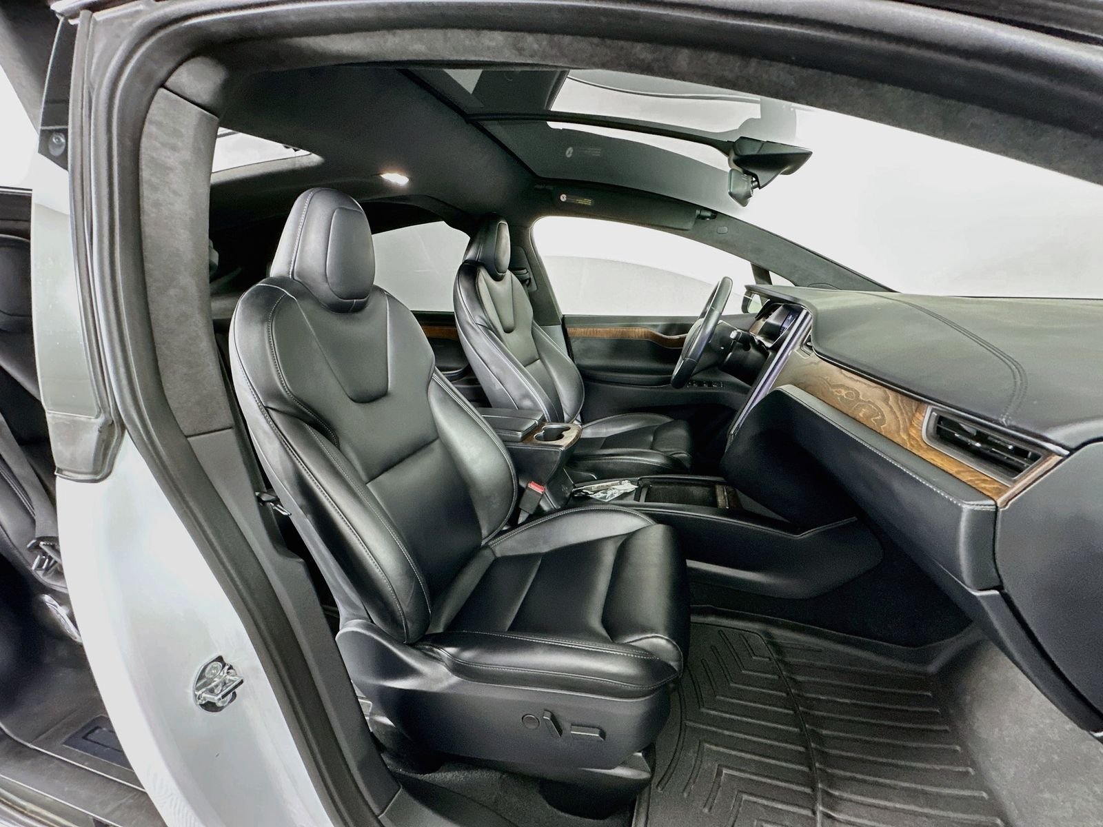 Used 2020 White Tesla Long Range image 29
