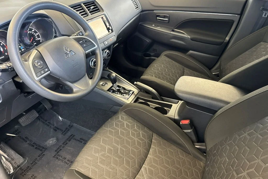 Used 2025 Alloy Silver Metallic Mitsubishi 2.0 ES image 10