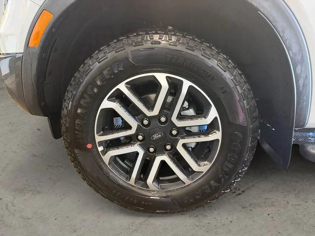 New 2026 Avalanche Ford Lariat image 9