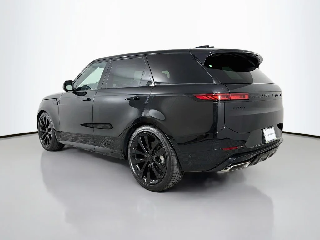 New 2026 Santorini Black Land Rover Dynamic SE image 7