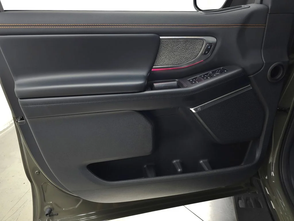 Used 2025 Green Ford Tremor image 16