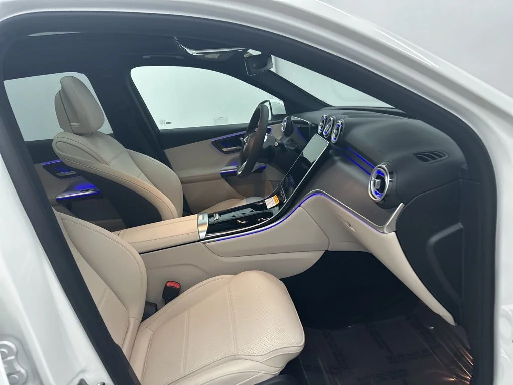 Used 2026 White Mercedes-Benz GLC 300 image 28