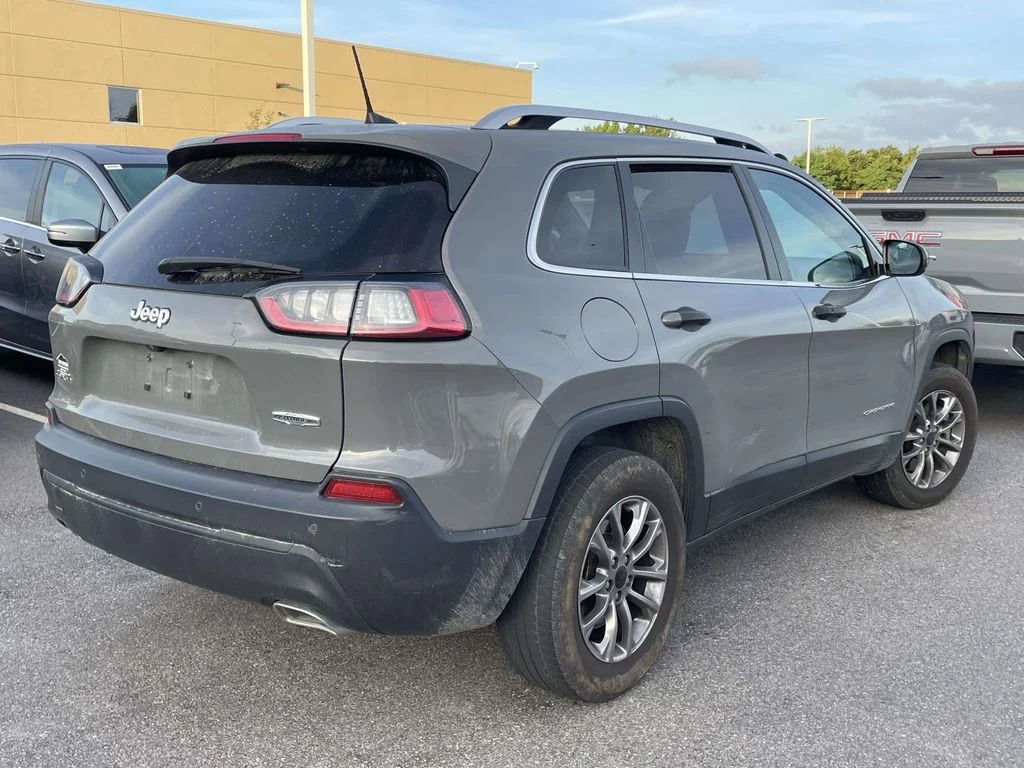 Used 2021 Sting-Gray Clearcoat Jeep Latitude Lux image 4