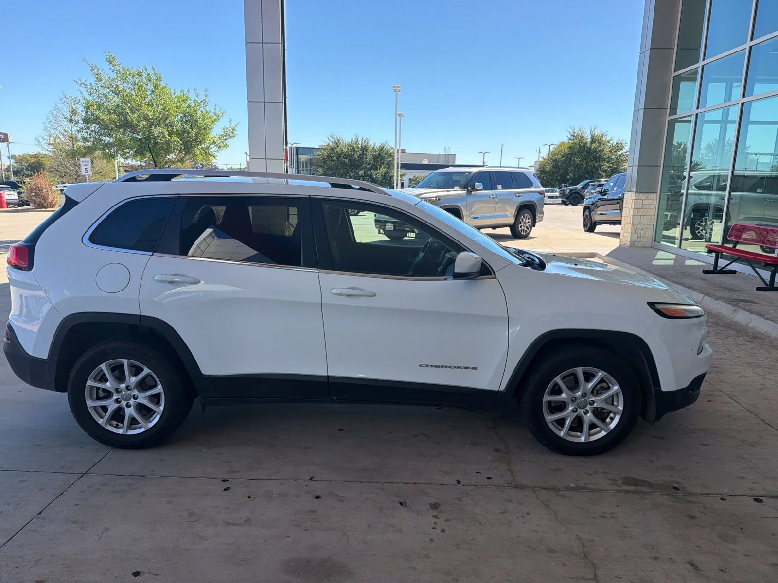 Used 2016 White Jeep Latitude image 27
