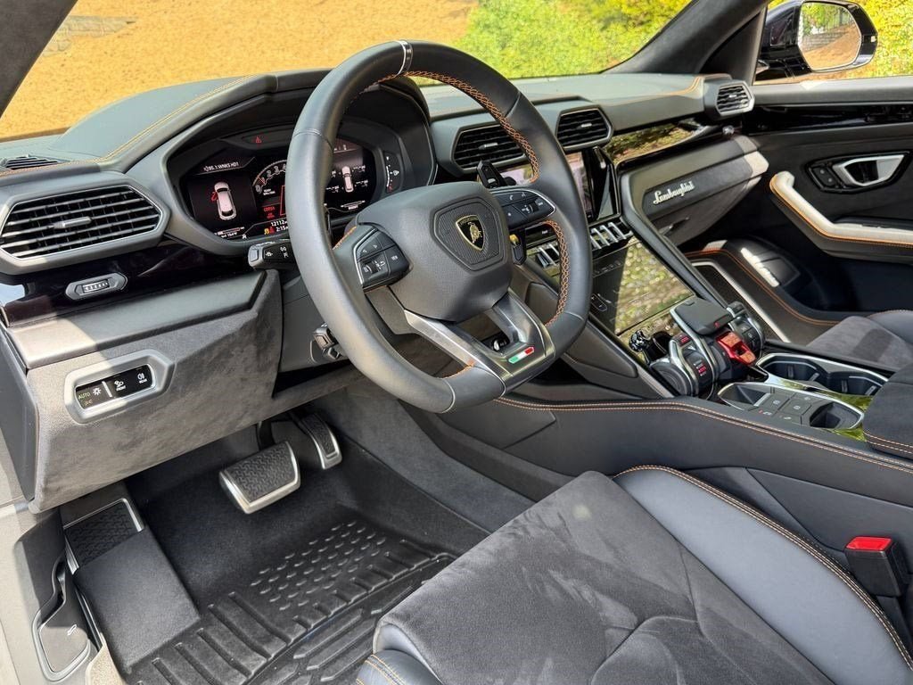 Used 2023 Blu Astraeus Metallic Lamborghini S image 16