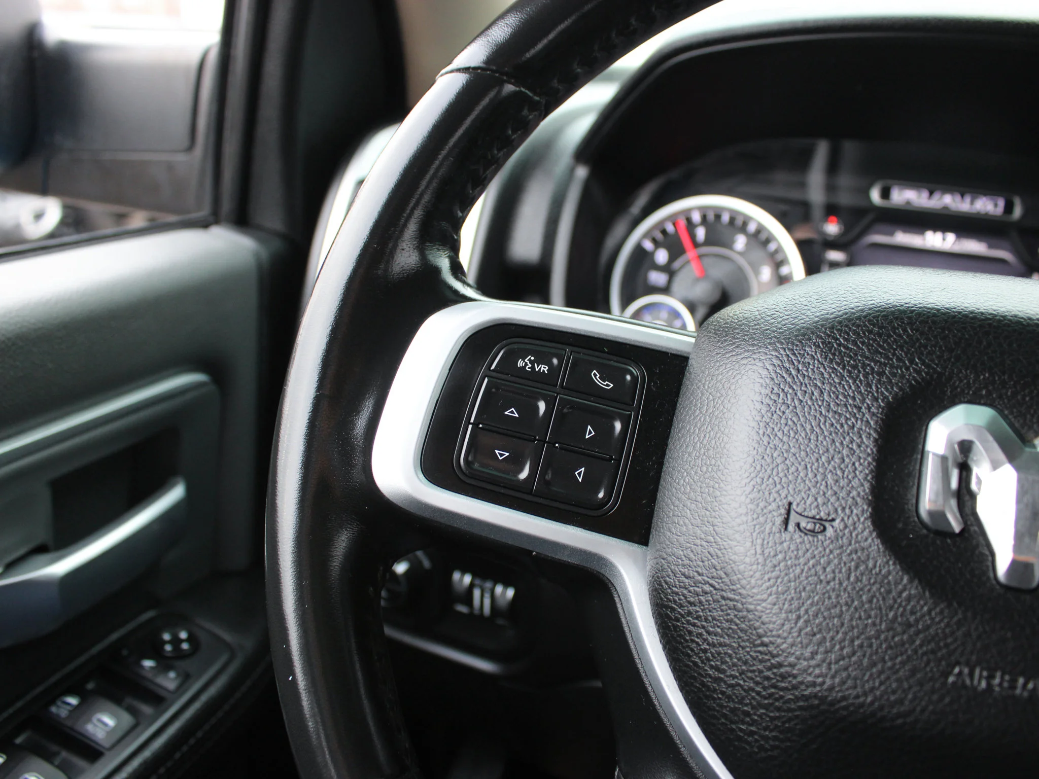 Used 2020 Blue RAM Big Horn *5th Wheel & Gooseneck | Apple CarPlay | Alpine | Cummins | Heated Seats image 19