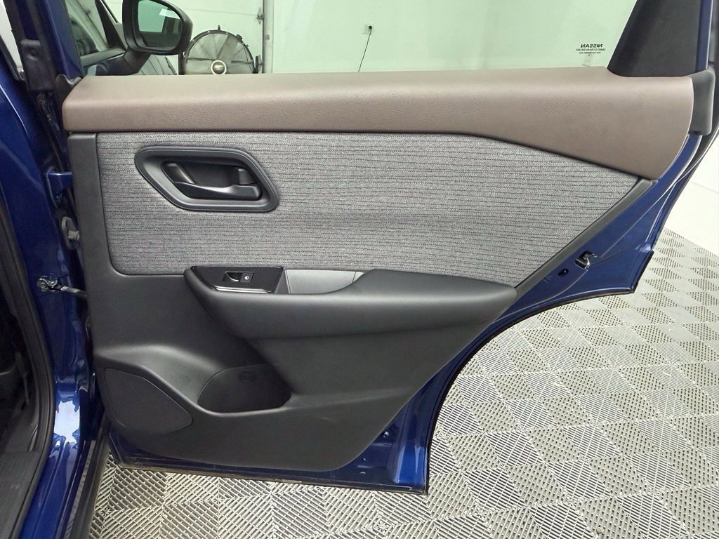 Used 2023 Blue Nissan S image 32