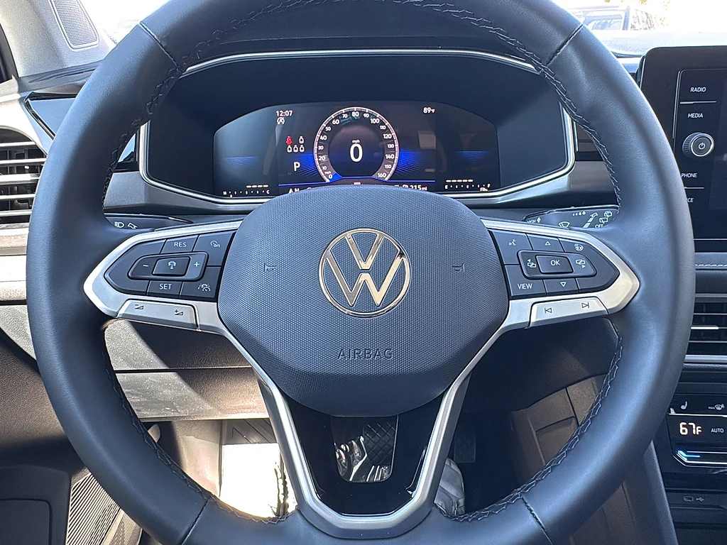 New 2027 Monument Gray w/ Deep Black Roof Volkswagen SE Black FWD image 11