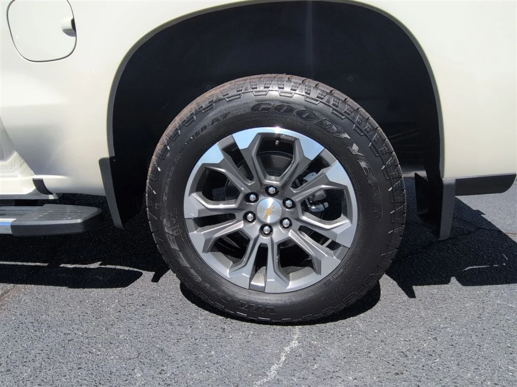 Used 2026 White Sands Chevrolet High Country image 34