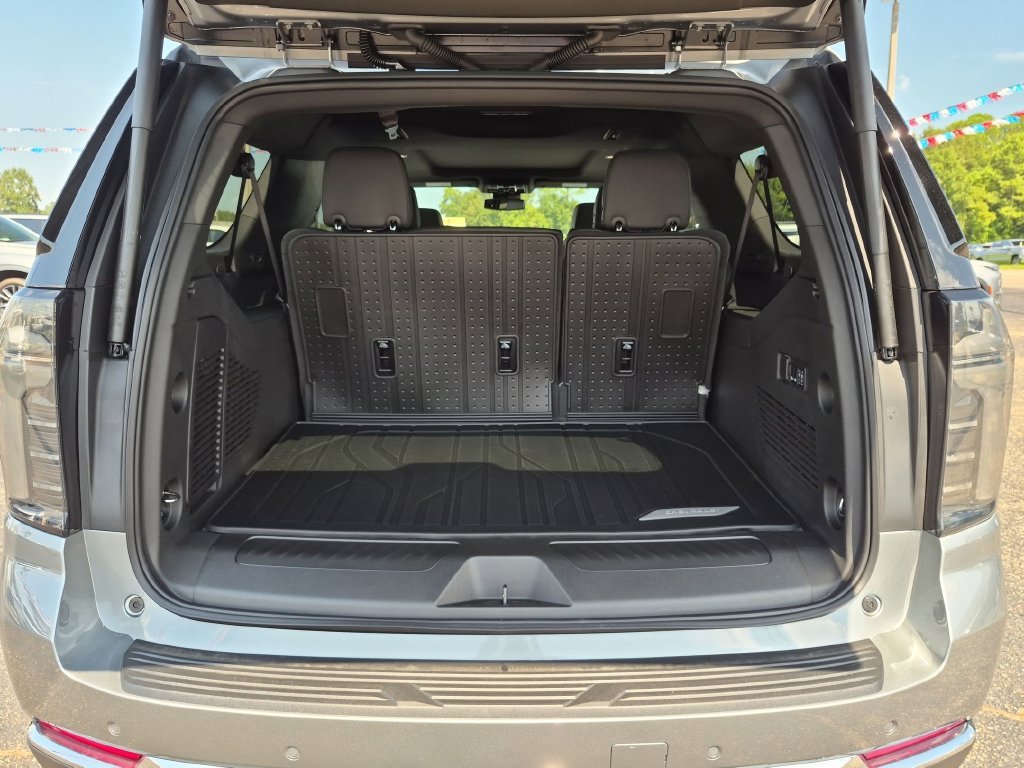 2026 Chevrolet Suburban LT - Photo 32