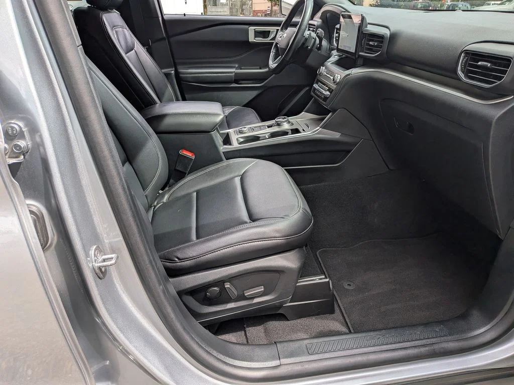 Used 2020 Silver Ford XLT image 31