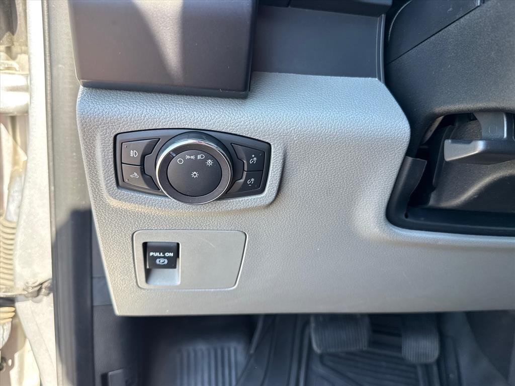 Used 2019 Ingot Silver Ux Ford XL image 18