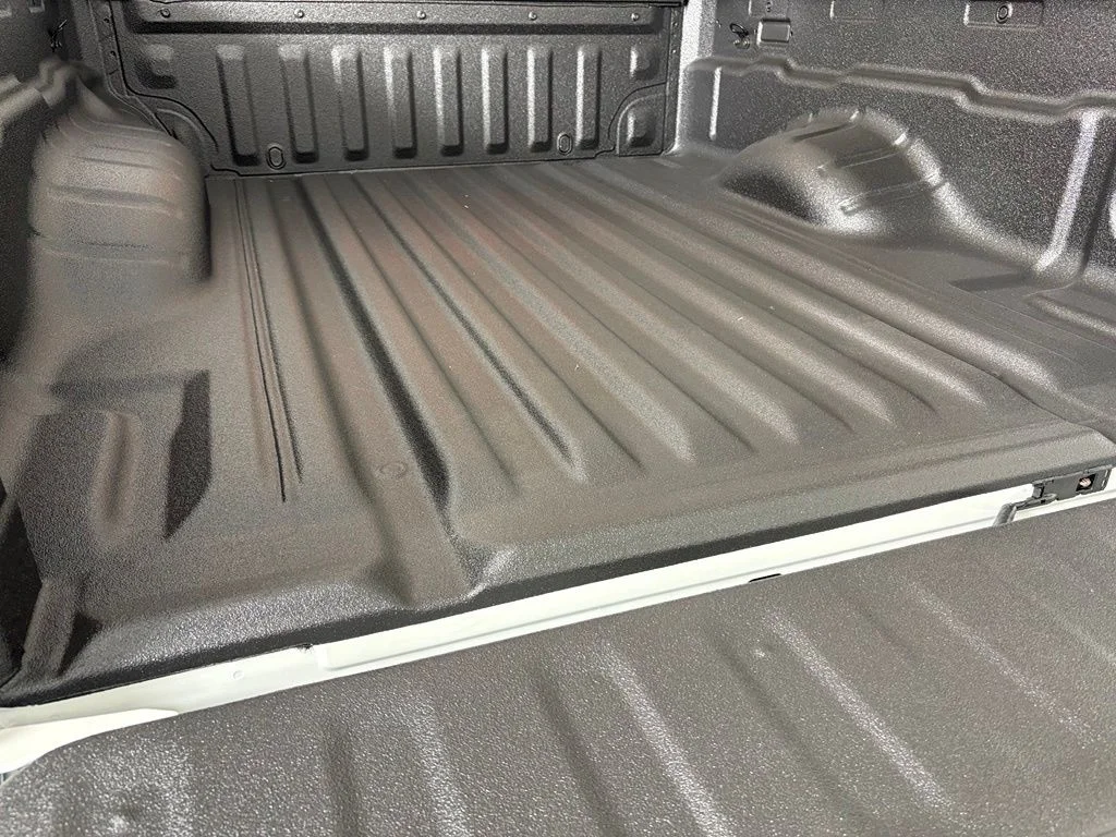 New 2026 Glacier White Nissan King Cab® S image 39